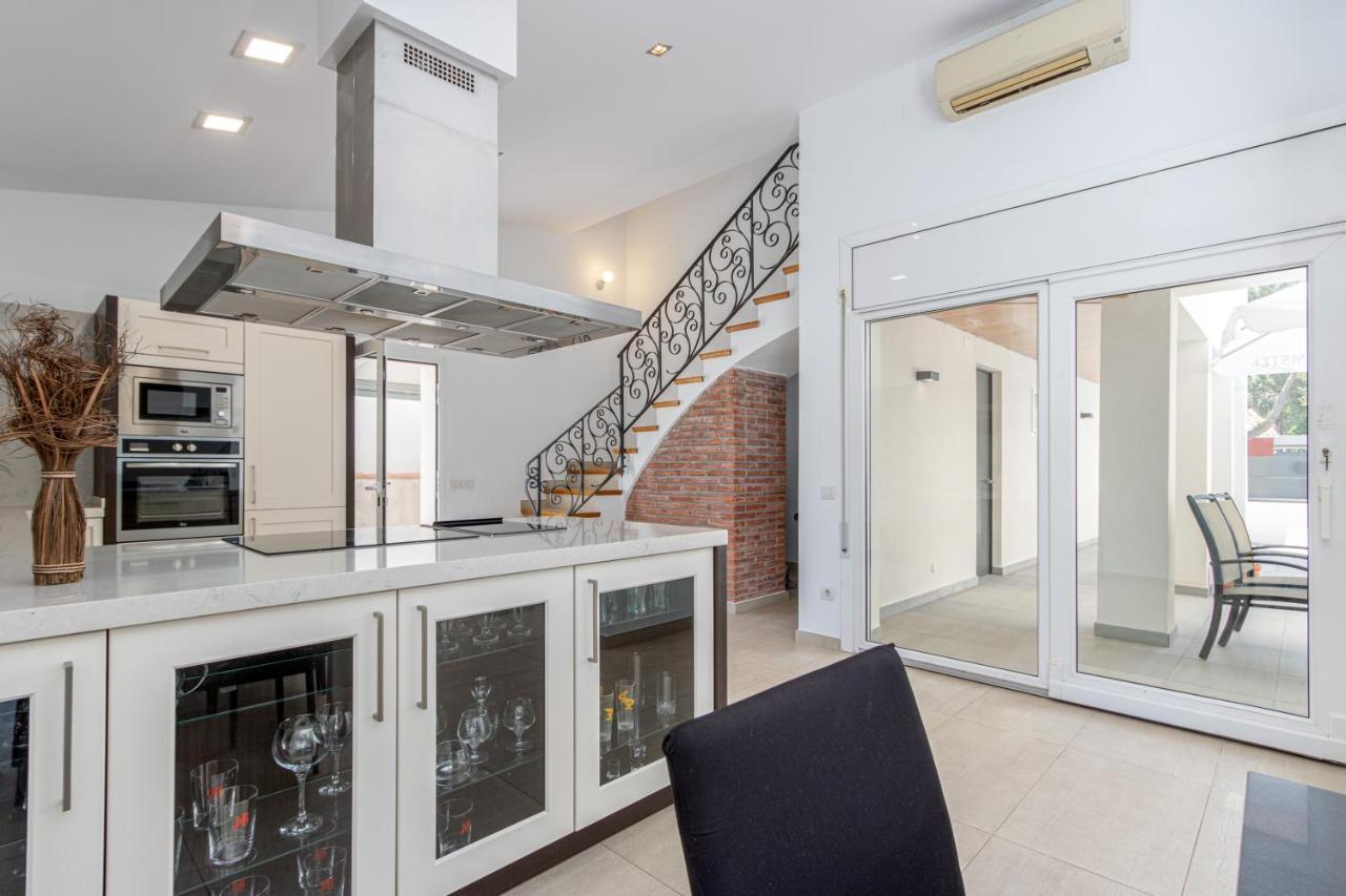 Goldhome - New House With Private Heated Pool, Parking, Wifi, Games Room 艾姆布里亚布拉瓦 外观 照片