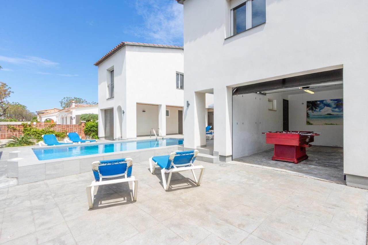 Goldhome - New House With Private Heated Pool, Parking, Wifi, Games Room 艾姆布里亚布拉瓦 外观 照片