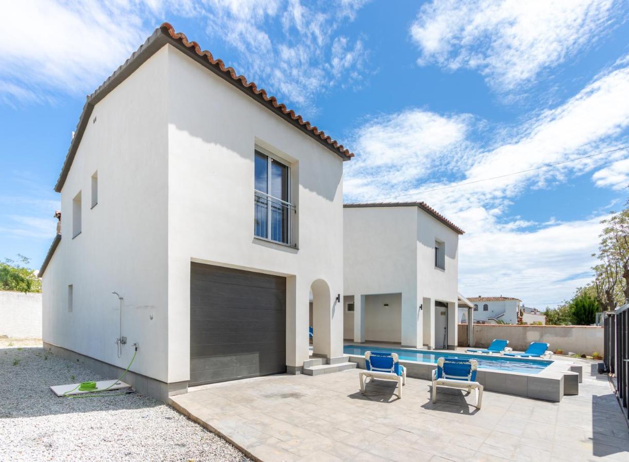 Goldhome - New House With Private Heated Pool, Parking, Wifi, Games Room 艾姆布里亚布拉瓦 外观 照片