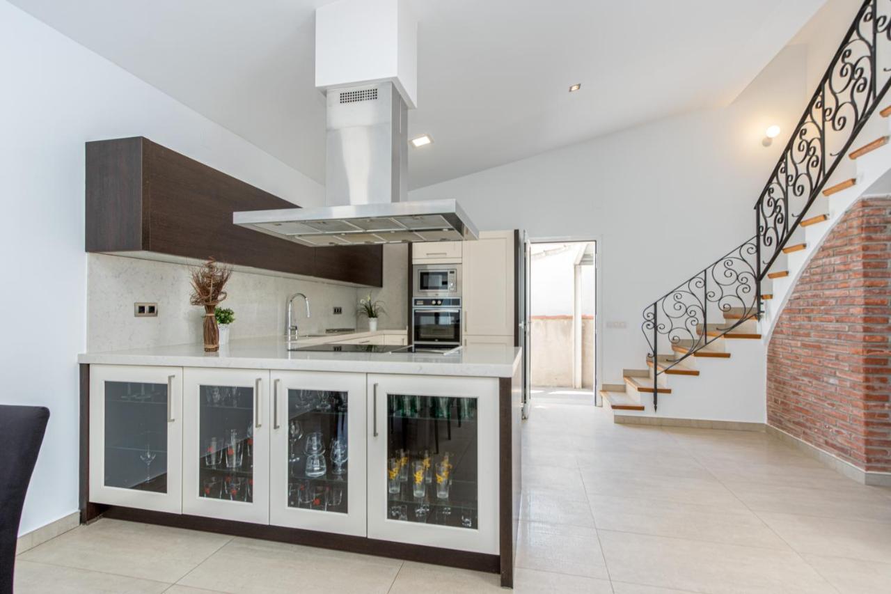 Goldhome - New House With Private Heated Pool, Parking, Wifi, Games Room 艾姆布里亚布拉瓦 外观 照片