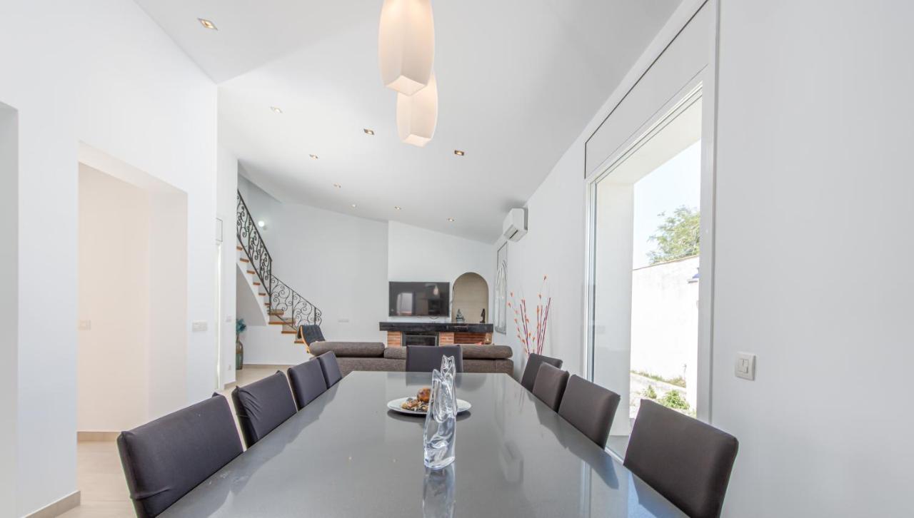 Goldhome - New House With Private Heated Pool, Parking, Wifi, Games Room 艾姆布里亚布拉瓦 外观 照片