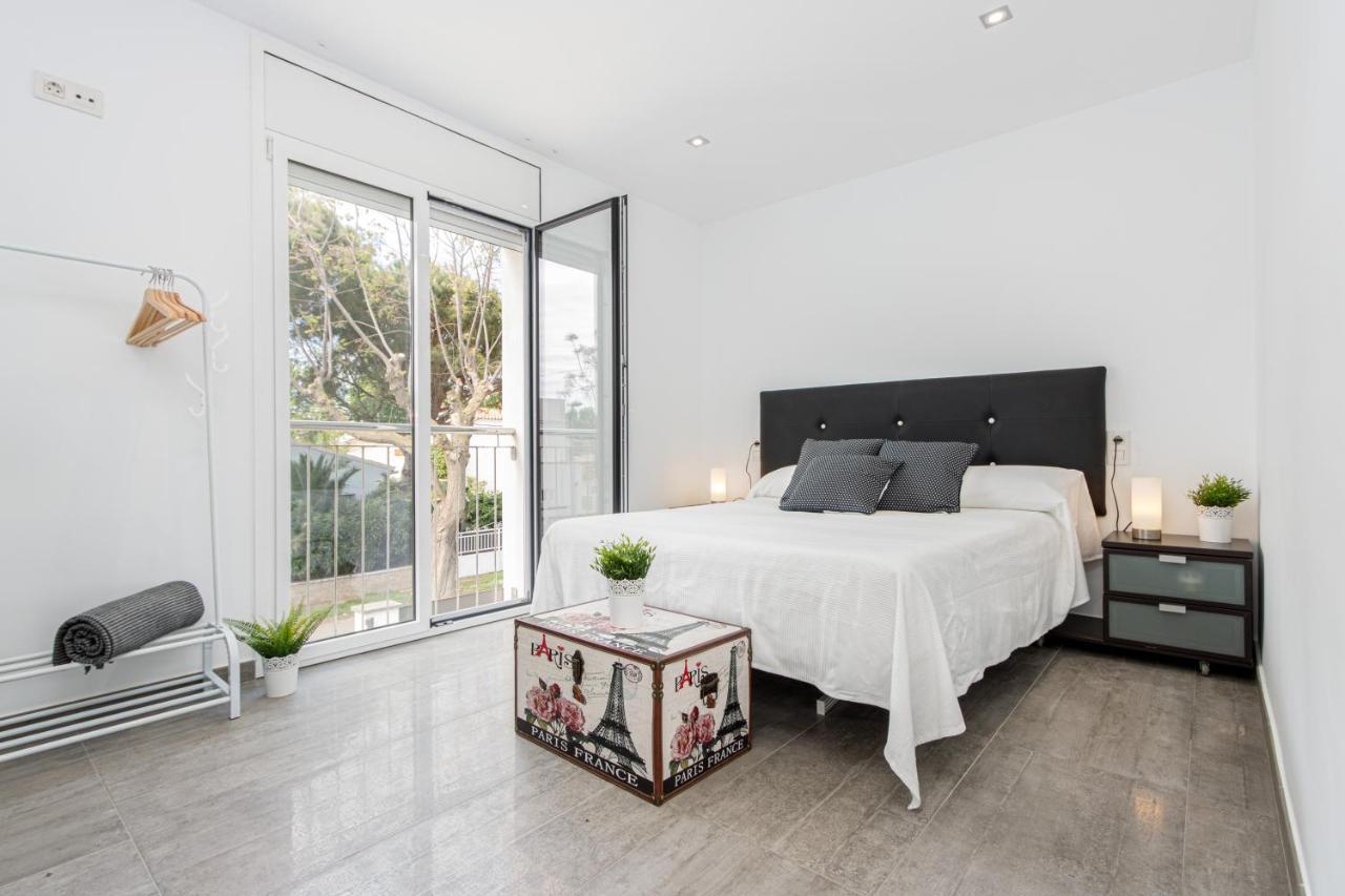 Goldhome - New House With Private Heated Pool, Parking, Wifi, Games Room 艾姆布里亚布拉瓦 外观 照片