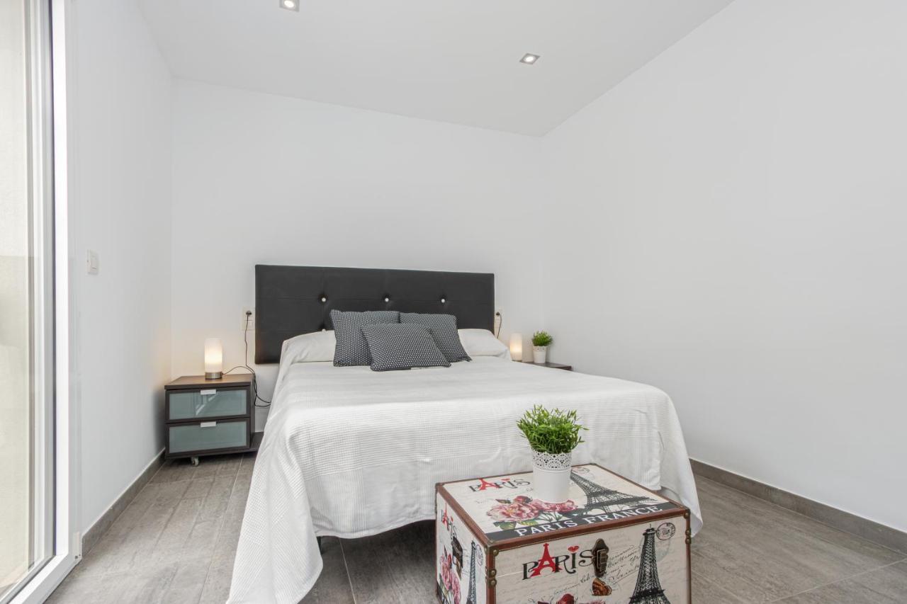 Goldhome - New House With Private Heated Pool, Parking, Wifi, Games Room 艾姆布里亚布拉瓦 外观 照片