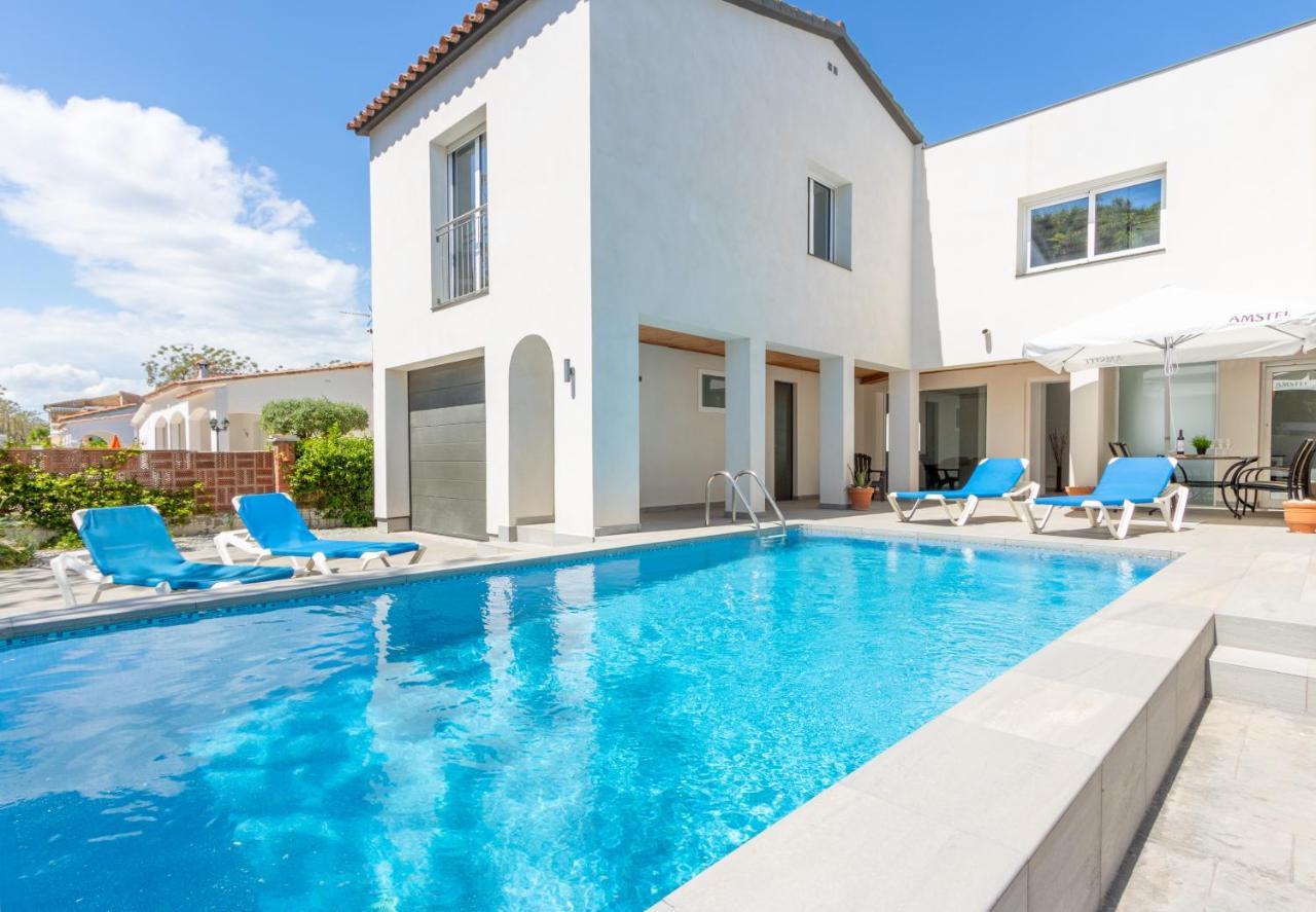 Goldhome - New House With Private Heated Pool, Parking, Wifi, Games Room 艾姆布里亚布拉瓦 外观 照片