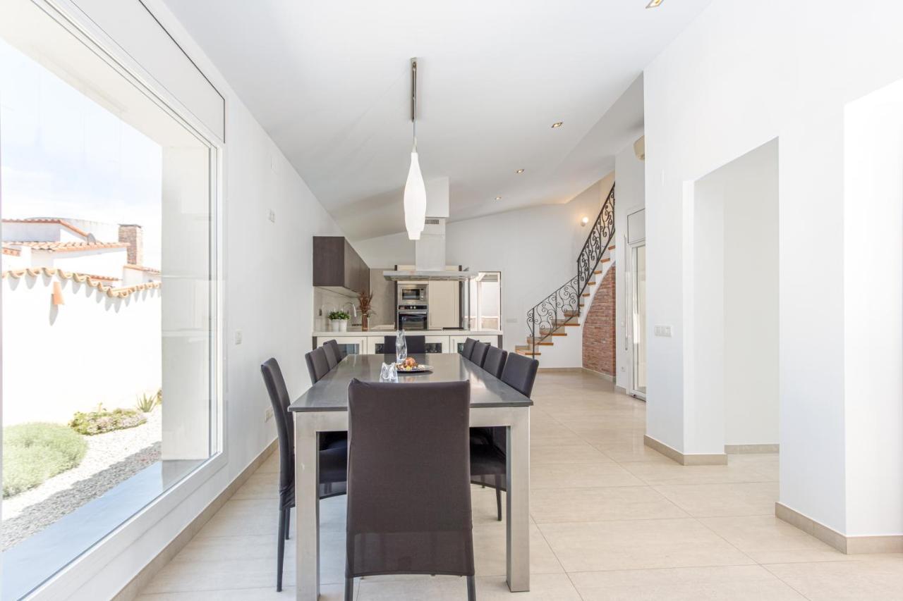 Goldhome - New House With Private Heated Pool, Parking, Wifi, Games Room 艾姆布里亚布拉瓦 外观 照片