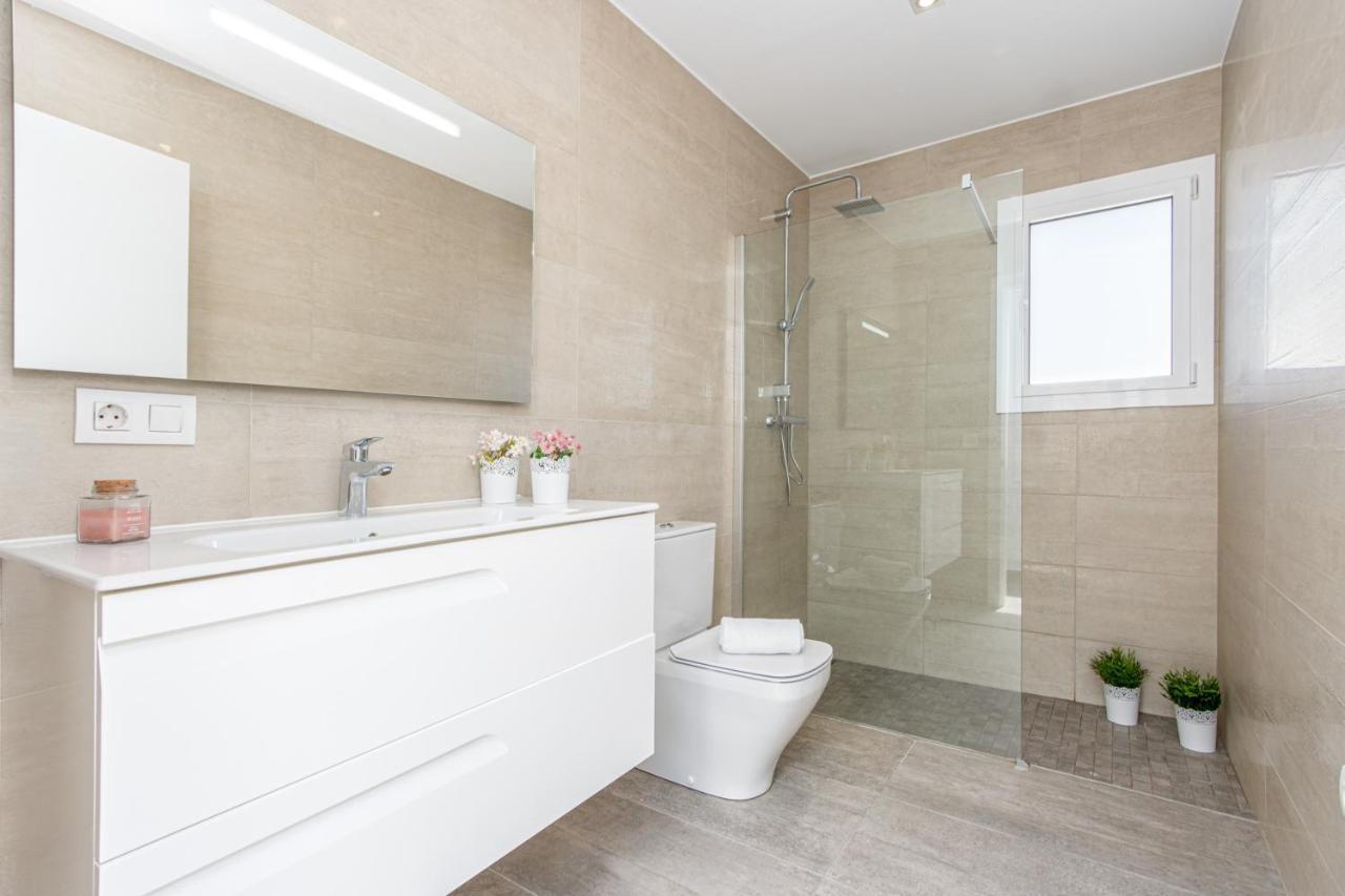Goldhome - New House With Private Heated Pool, Parking, Wifi, Games Room 艾姆布里亚布拉瓦 外观 照片
