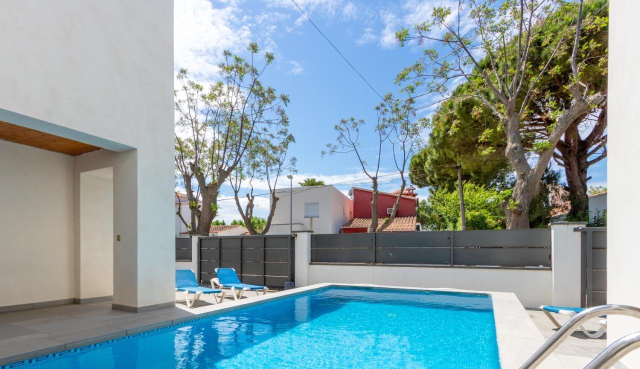 Goldhome - New House With Private Heated Pool, Parking, Wifi, Games Room 艾姆布里亚布拉瓦 外观 照片