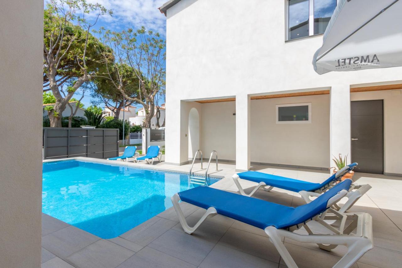 Goldhome - New House With Private Heated Pool, Parking, Wifi, Games Room 艾姆布里亚布拉瓦 外观 照片