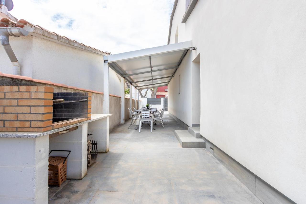 Goldhome - New House With Private Heated Pool, Parking, Wifi, Games Room 艾姆布里亚布拉瓦 外观 照片