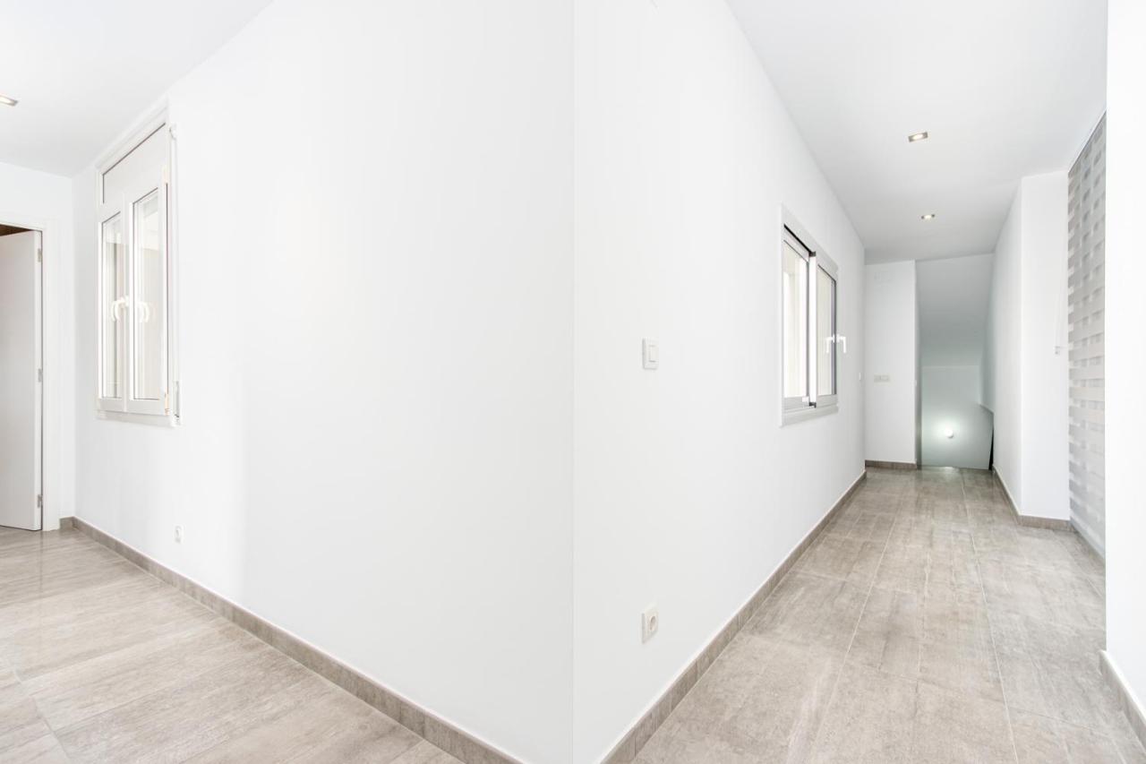 Goldhome - New House With Private Heated Pool, Parking, Wifi, Games Room 艾姆布里亚布拉瓦 外观 照片